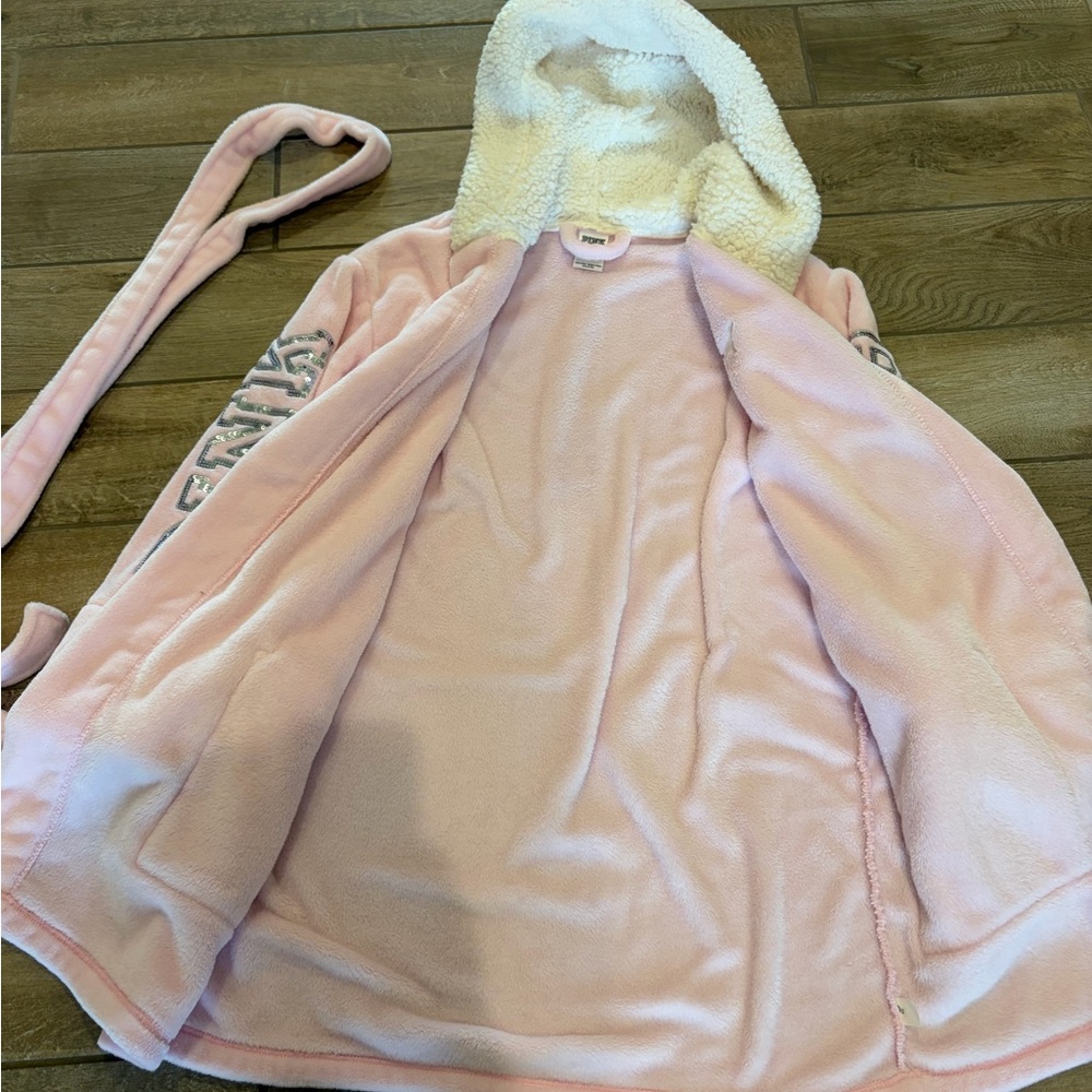 Victoria's Secret PINK hooded robe made of soft fleece with silver sequin medium - Picture 7 of 7